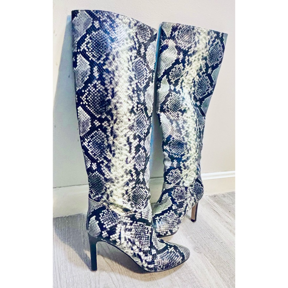 Women’s Marc Fisher LTD White and Blue Snakeskin Embossed Leather Heel Boots- 7.